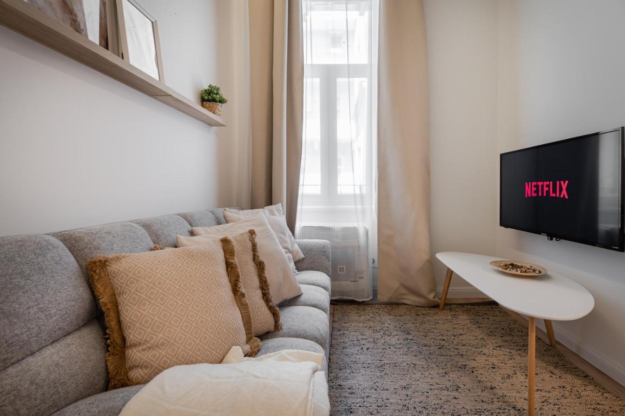 A62 - Akacfa Street Central Residence - Best Location By Bqa Budapest Esterno foto