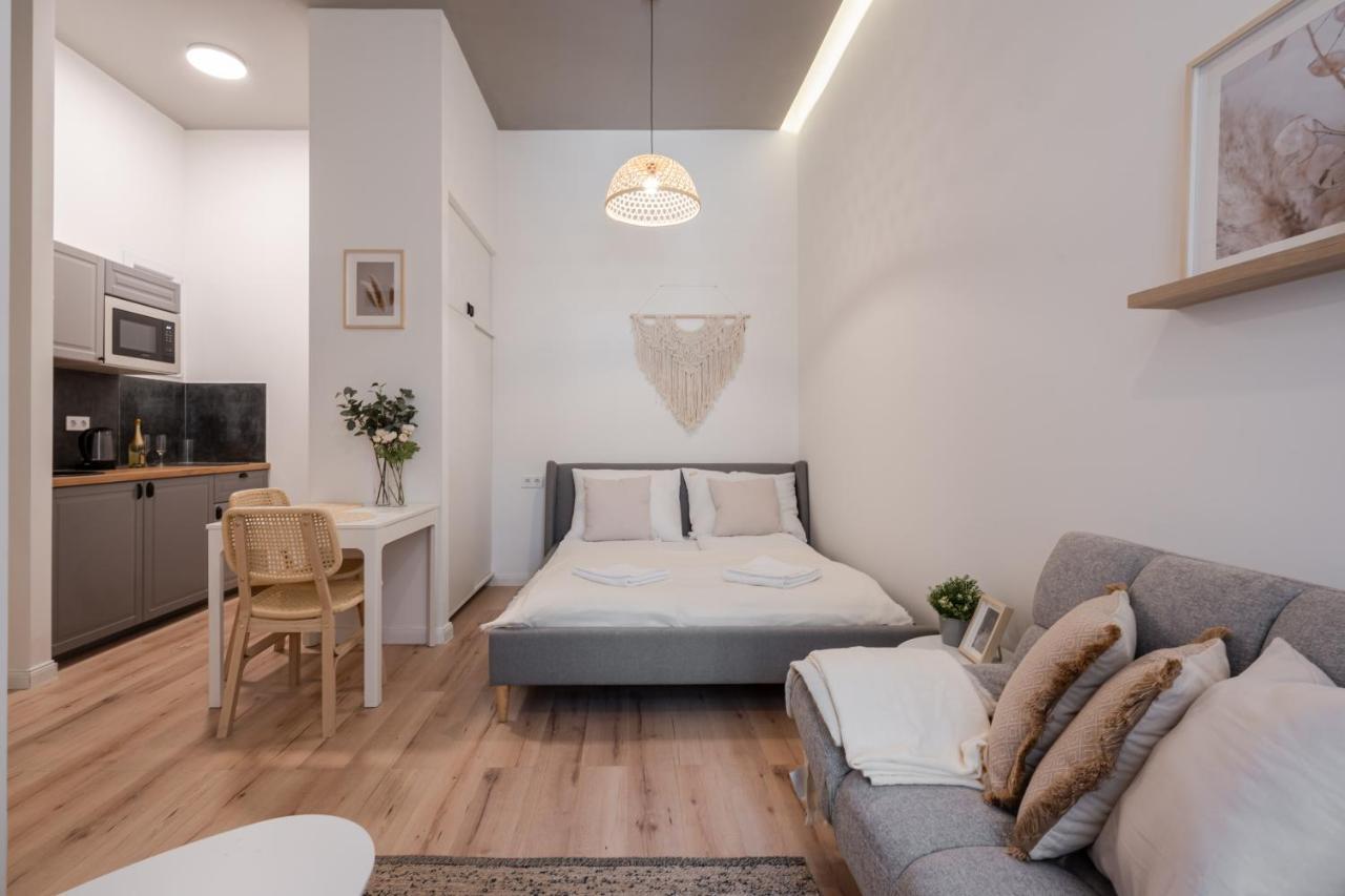 A62 - Akacfa Street Central Residence - Best Location By Bqa Budapest Esterno foto